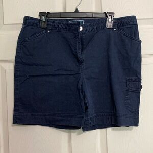Karen Scott women’s size 14P navy blue cargo shorts